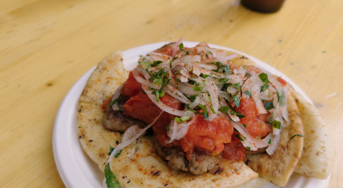 Soutzoukakia sti pita